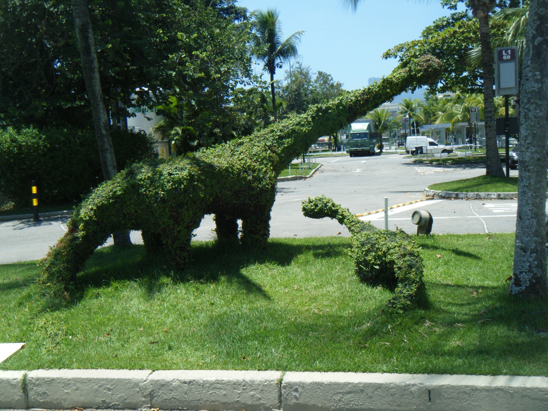 Dinossauro Mãe e filhote Barra Shopping RJ - 2011